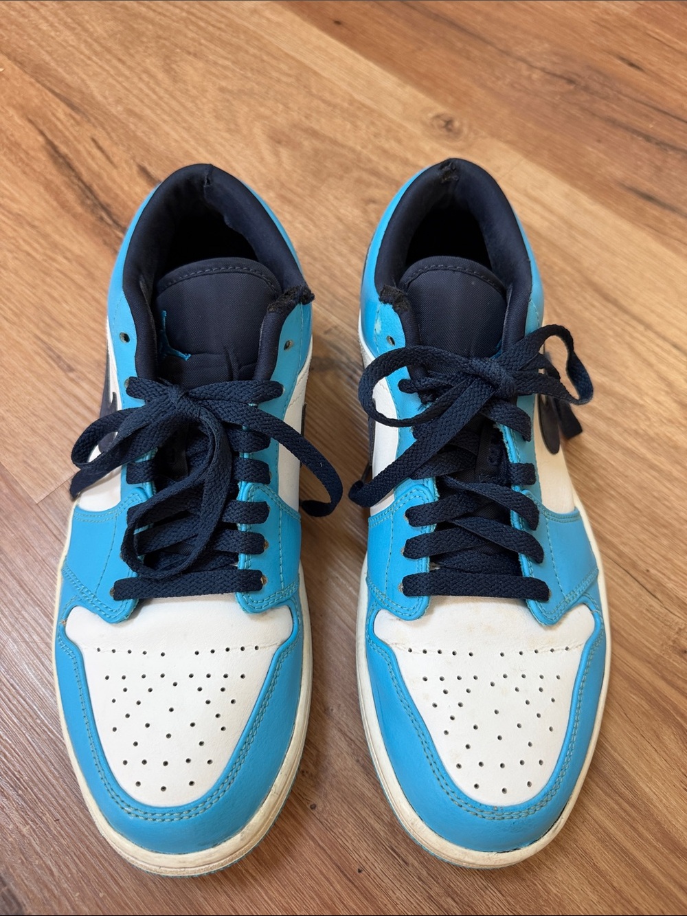Nike Air Jordan 1 Low UNC Low Top Sneakers in White and Blue, size 8.5